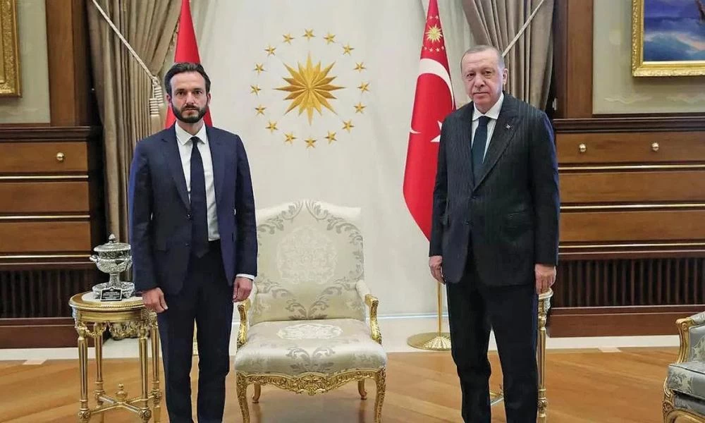 Τιμήθηκε ο Πρόεδρος του ΕΔΑΔ, από τον αρχιβιαστή των ανθρωπίνων δικαιωμάτων στην Τουρκία!